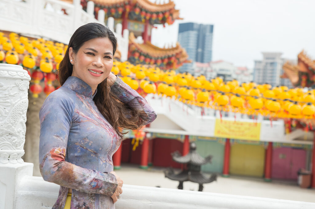 Thean Hou Temple in Kuala Lumpur, a stunning Chinese temple with intricate architecture and vibrant red lanterns.