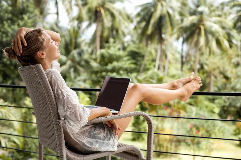 How to Earn Money with Hostinger Referrals (Perfect for Digital Nomads & Online Travelers!) 1 Hostinger Referrals