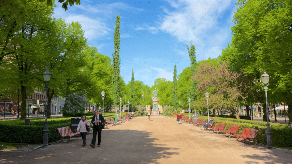 10 Totally FREE Things to Do in Helsinki (Yes, 100% Free!) 2 Stroll Along the Esplanadi Park / free things to doin Helsinki