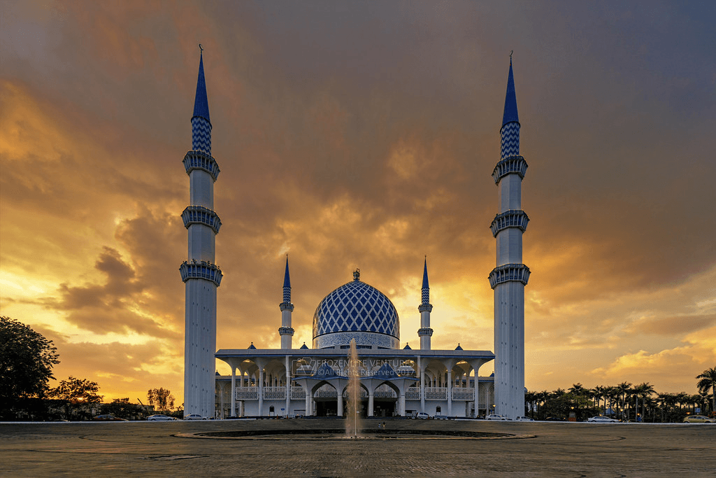 12 Best Things To Do in Selangor, Malaysia – A Local’s Guide to Hidden Gems & Must-Sees 12 Sultan Salahuddin Abdul Aziz Mosque / Best things to do in Selangor