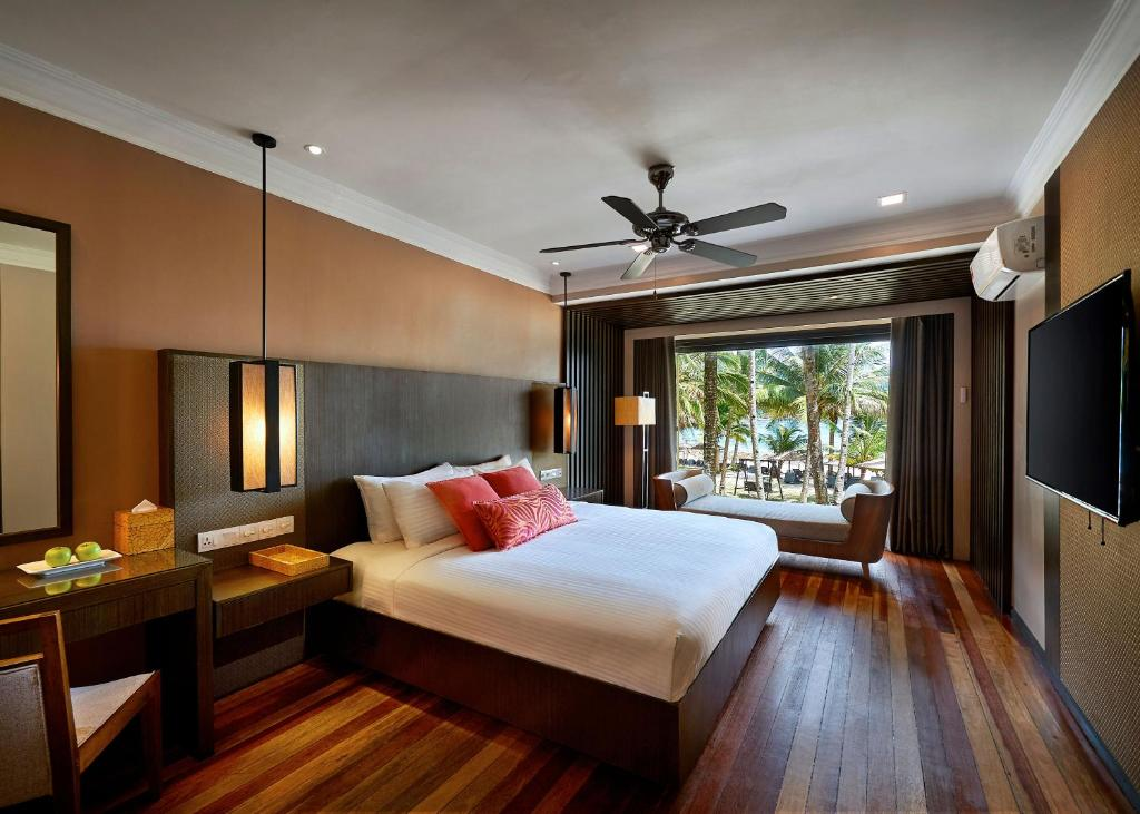 The Taaras Beach & Spa Resort, Best Islands in Terengganu